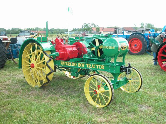Waterloo Boy Model R | Geldof Tractors